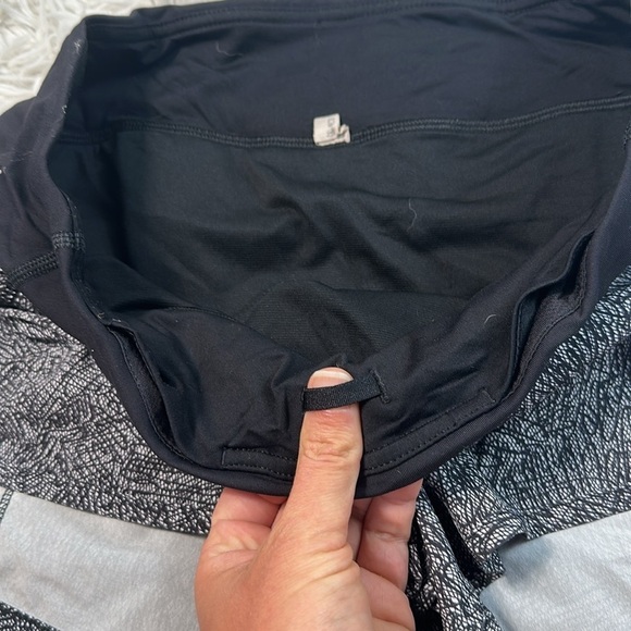 Lululemon Speed Short (2 1/2") Line Up White Black / Black - Picture 2 of 6